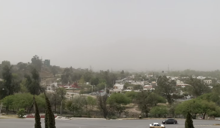 Tormenta de polvo agarró dormidas a autoridades, no avisaron sobre riesgos